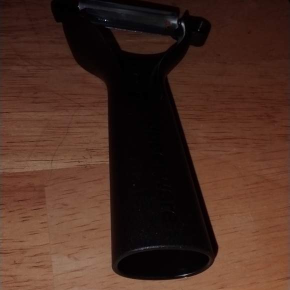 Tupperware Ergonomic 5-n-1 Horizontal Peeler Citrus Herbs Multipurpose Red Black - Picture 14 of 16